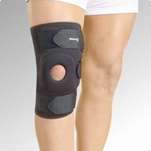 A person wearing a black Wrap Around Knee Support